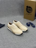 Sneaker blanche en cuir avec texture croco embossée