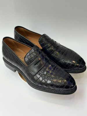 Mocassin penny loafer en cuir noir texturé effet croco