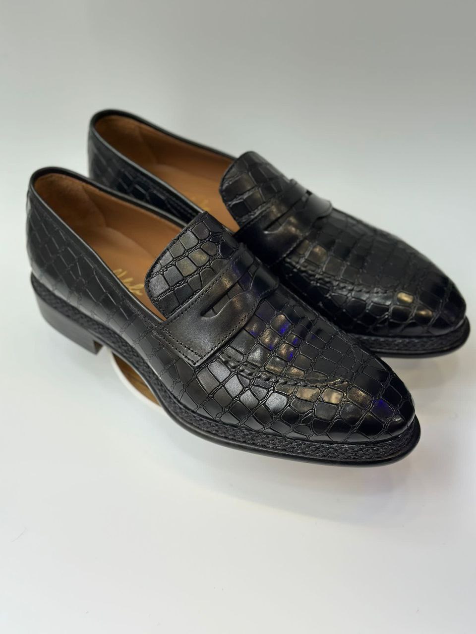 Mocassin penny loafer en cuir noir texturé effet croco – Image 2