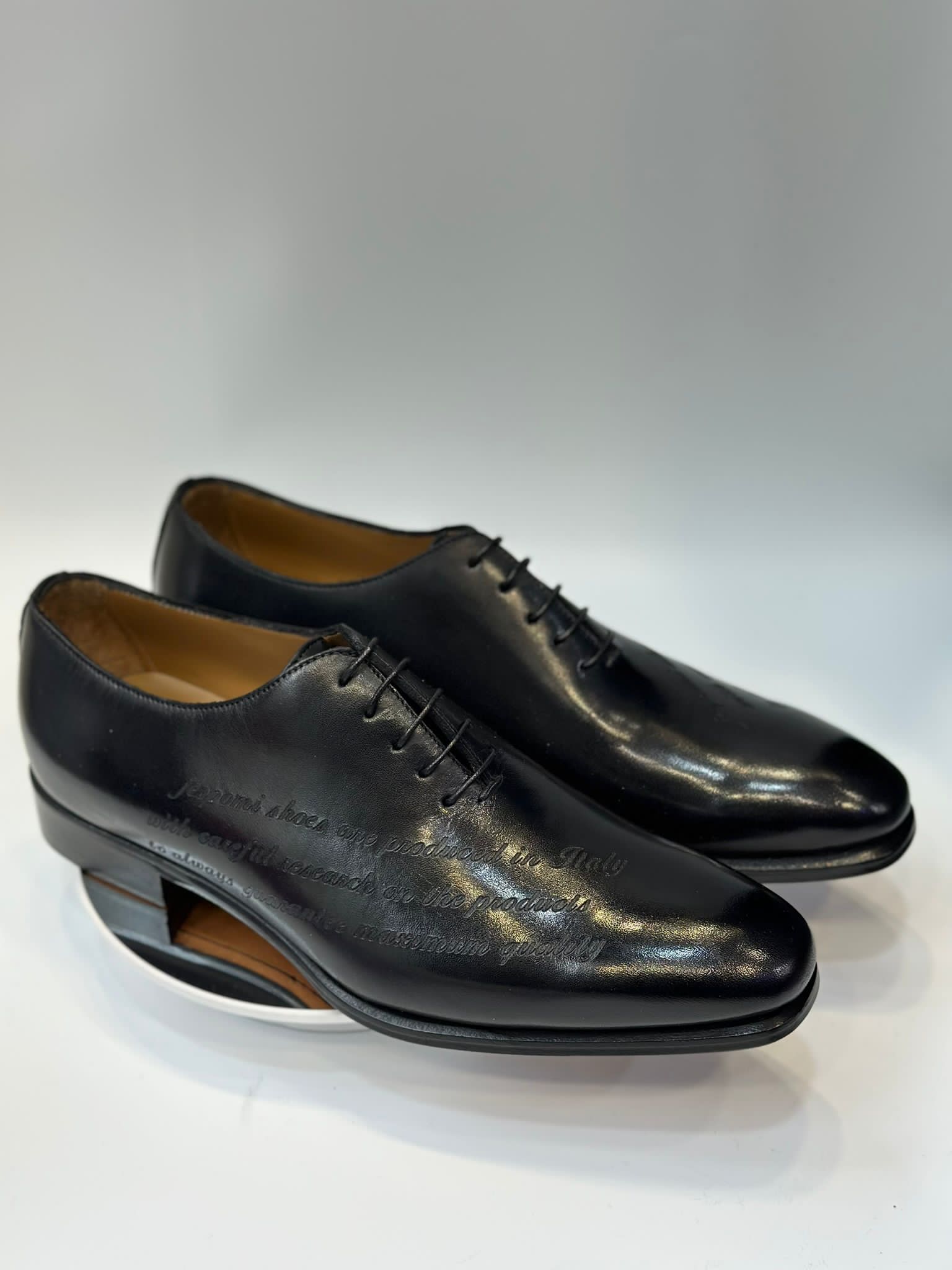 Richelieu Oxford noir calligraphié en cuir – Jespomi Paris