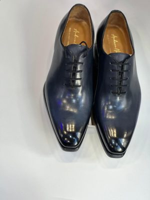 Richelieu One-Cut en cuir bleu nuit de luxe pour homme par Jespomi, bout carré et finition patinée.