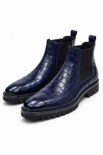 Boots Chelsea homme en cuir bleu nuit effet crocodile avec semelle épaisse crantée style élégant moderne