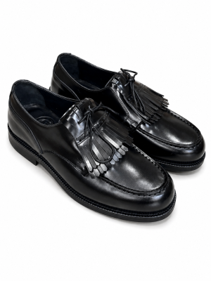 Chaussures Derby noir homme à franges en cuir premium Jespomi Paris sur fond blanc, modèle élégant pour costume et cérémonie.