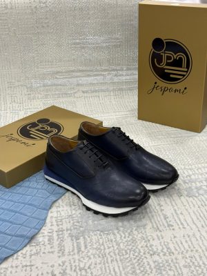 Chaussures Derby homme bleu marine en cuir avec semelle épaisse sportive blanche et noire, présentées devant des boîtes Jespomi.