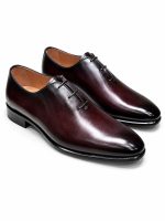 Richelieu homme Jespomi en cuir bordeaux patiné avec finition brillante et design épuré à lacets.