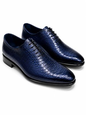 Richelieu homme bleu marine effet croco Jespomi en cuir embossé avec finition brillante et laçage fermé.