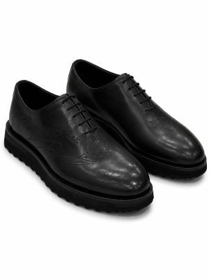 Chaussures richelieu en cuir noir gravé à semelle crantée Jespomi