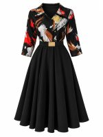 Robe noire évasée à imprimé abstrait multicolore avec ceinture dorée