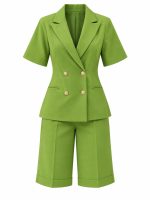Ensemble tailleur vert femme avec blazer manches courtes et short bermuda