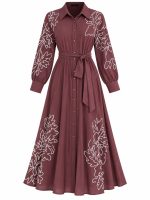 Robe chemise longue prune à motifs floraux blancs et ceinture