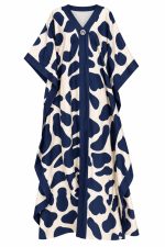 Robe kaftan longue écrue et bleu marine à imprimé graphique