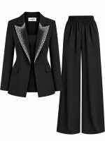 Ensemble tailleur femme noir avec veste à revers ornés et pantalon large