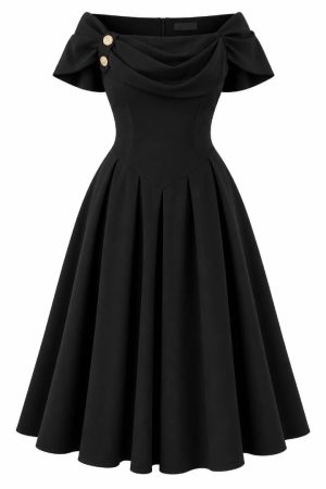 Robe noire élégante à encolure drapée et jupe évasée