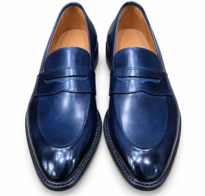 Mocassins homme bleu marine à bride et finition brillante