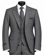 Costume 3 pièces homme gris avec gilet, chemise blanche et cravate