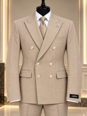 Costume homme beige à double boutonnage avec chemise blanche et cravate