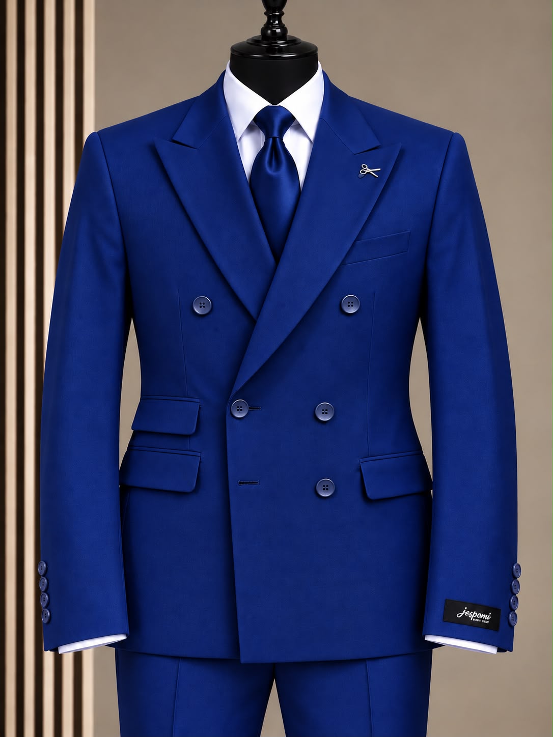 Costume homme bleu roi double boutonnage avec veste structurée et pantalon assorti