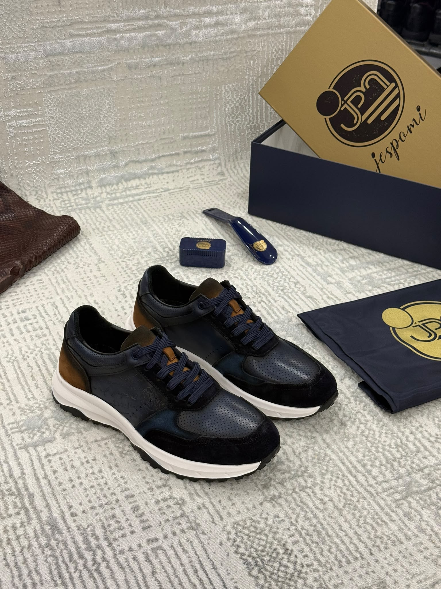 Sneakers Homme Bleu Marine et Cognac – Image 2