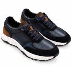 Sneakers homme bleu marine et noir avec empiècements marron cognac, lacets bleu foncé et semelle blanche