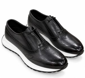 Chaussures Richelieu noires pour homme à motifs brogue et semelle épaisse blanche