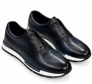 Chaussures Richelieu homme bleu nuit et noir à motifs décoratifs avec semelle blanche et noire