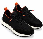 Baskets homme noires en maille respirante avec semelle blanche et détails orange